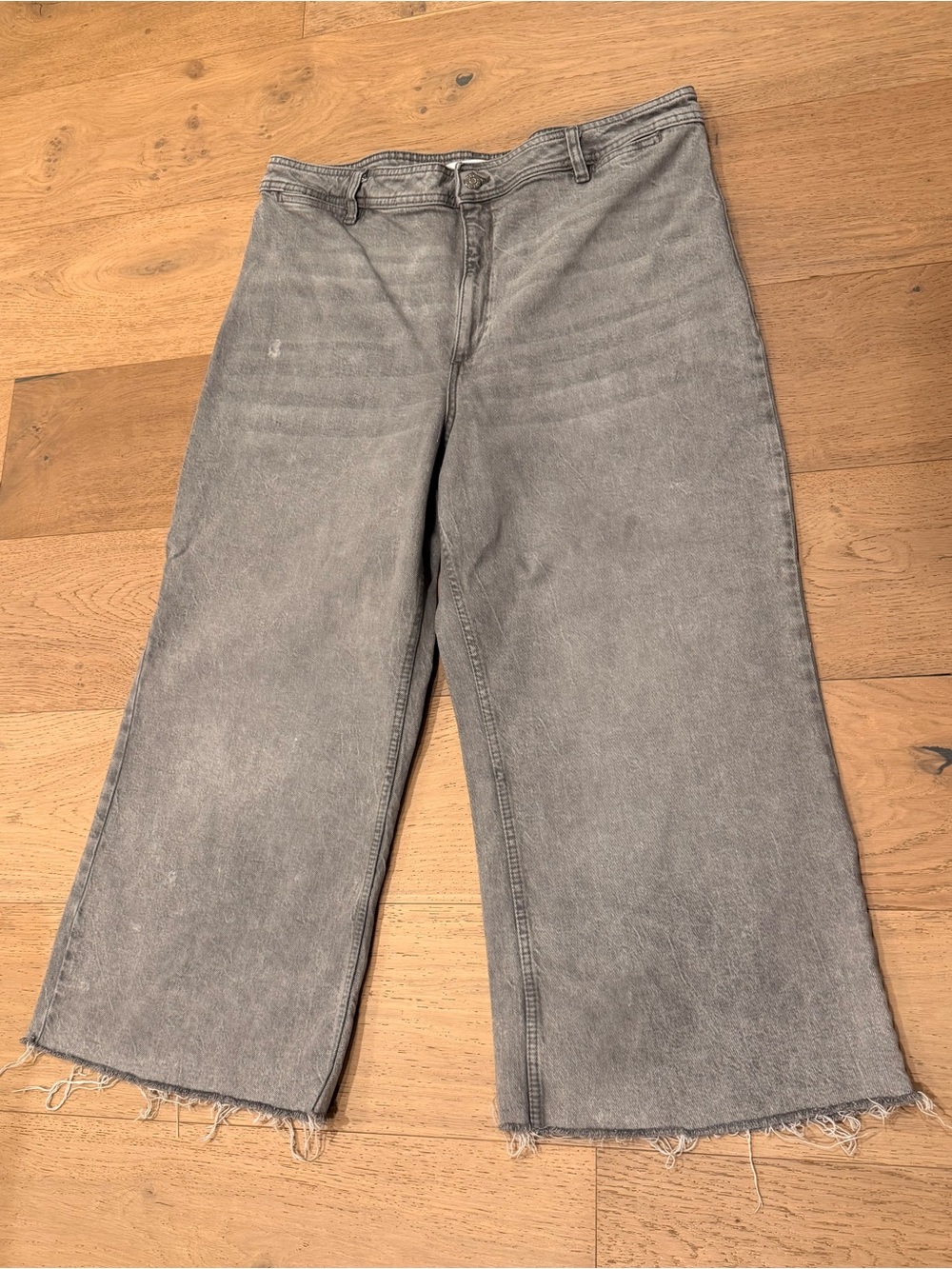 GUC size 16 Women's High-Waist Wide Leg Crop Jeans by Mango